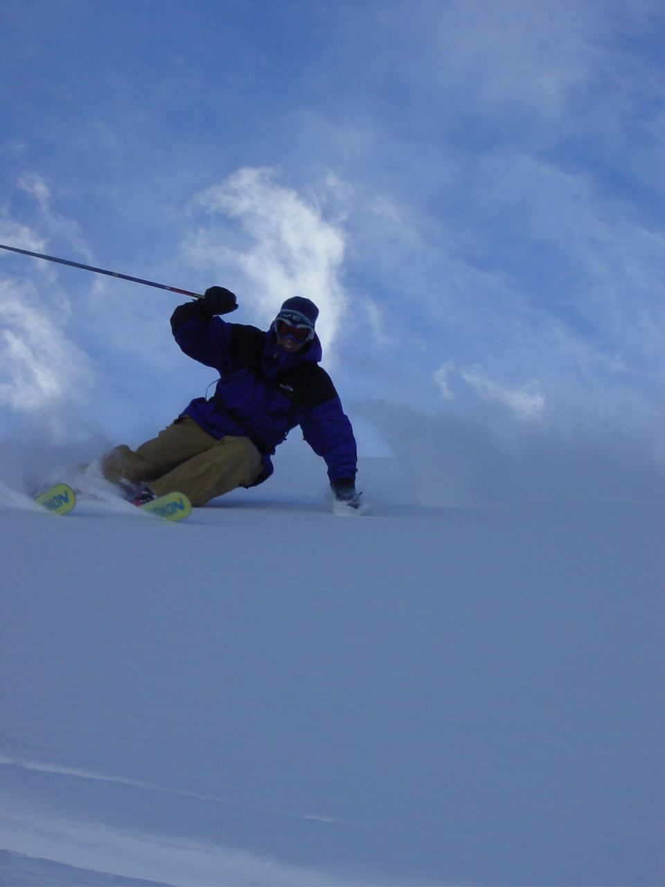 Simon ripping through the powder!